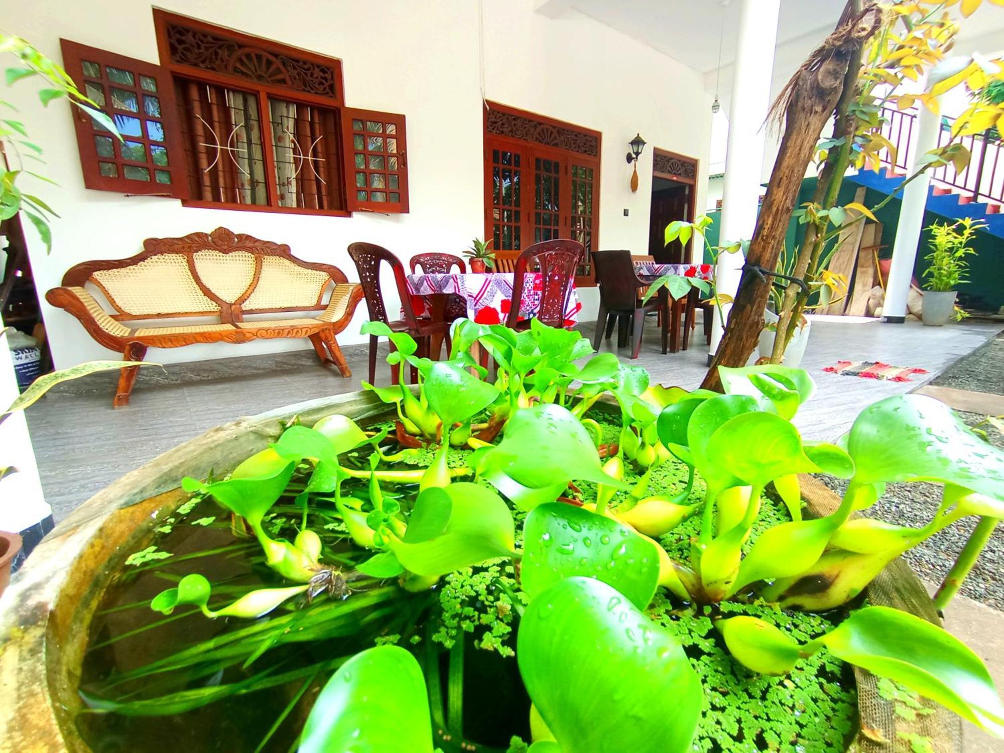 Amal Guest House Mirissa Bagian luar foto