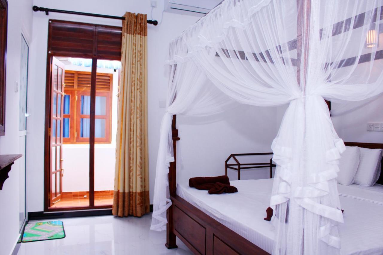 Amal Guest House Mirissa Bagian luar foto