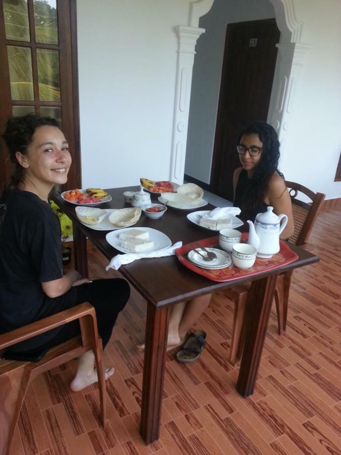 Amal Guest House Mirissa Bagian luar foto